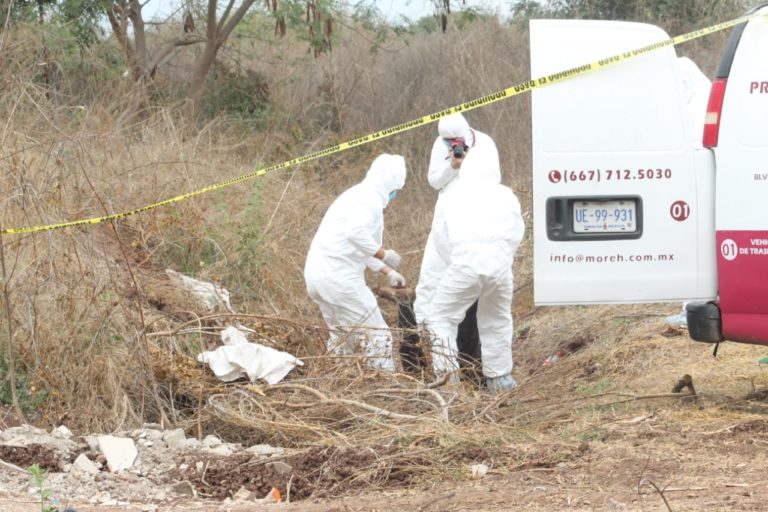 Semienterrado hallan a hombre en El Ranchito