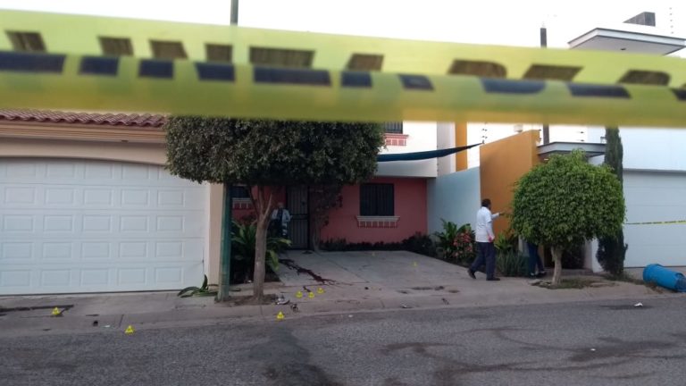 Atacan a balazos a el cantante ‘El Monarca de Sinaloa’