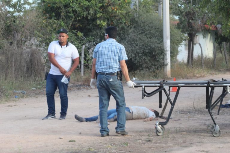 Muere joven al caer de motocicleta en Tecomate, Navolato