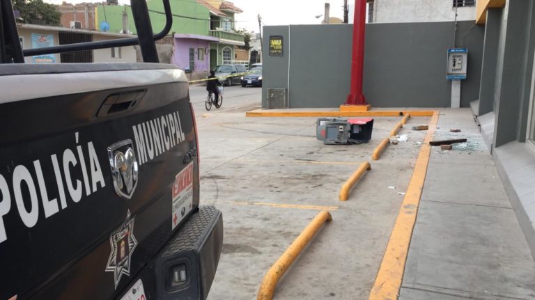 Roban cajero automático en Aguaruto, Culiacán