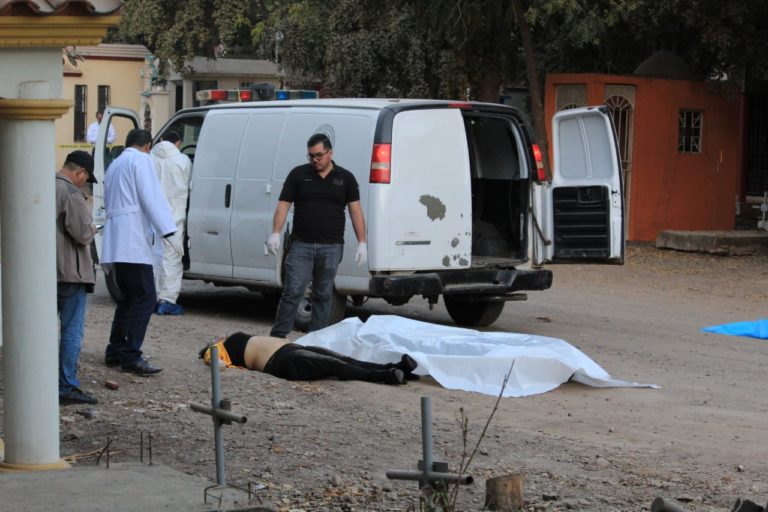 Localizan asesinada a mujer en el interior del panteón de la 21 de marzo, Culiacán