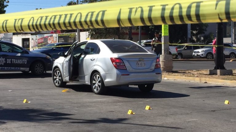 A 200 metros de la Policía Municipal matan a piloto aviador en Culiacán