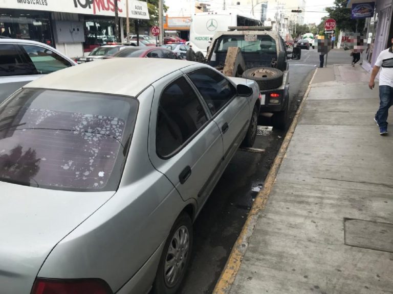 Culiacán. Al ‘corralón’ autos y motos por obstruir el paso