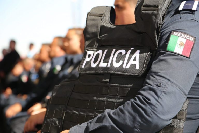‘Disparan’ policías contra Ayuntamiento de Navolato; ‘desvisten’ violaciones a derechos