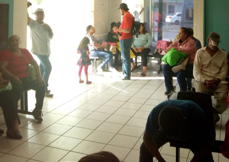 Paciente en urgencias dura 5 horas en IMSS Navolato y no lo atienden