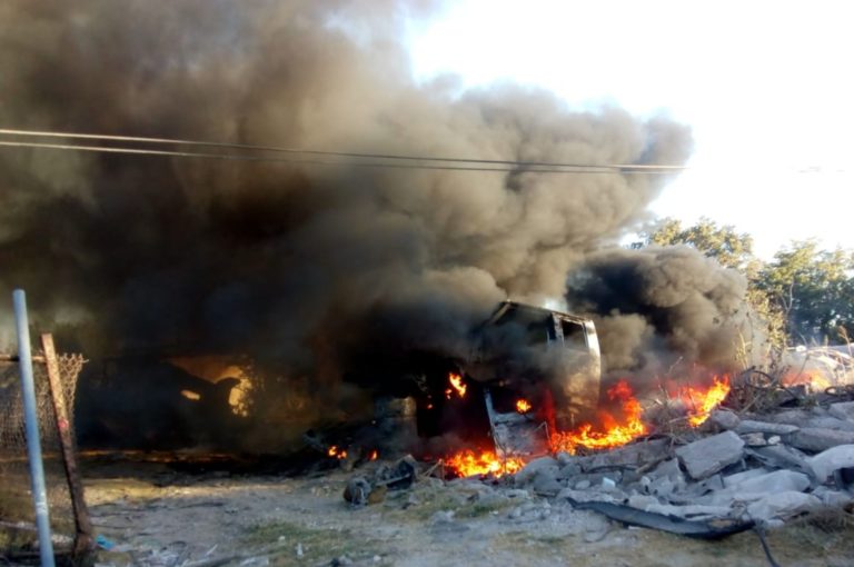 Se incendia yonke en Villa Juárez