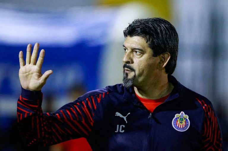 Se acabó la paciencia: Cardozo está fuera de Chivas