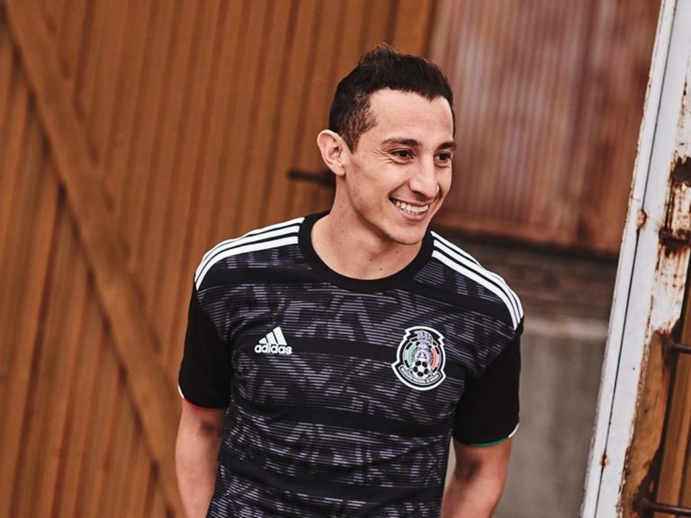 El Tricolor estrena una piel elegante