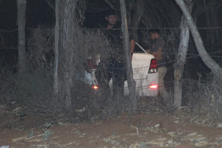 Hallan dos ejecutados en auto a nombre de Adán Amezcua