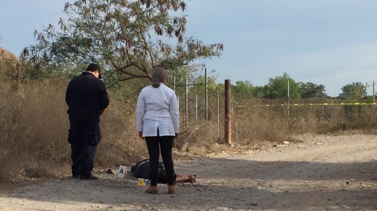 Con huellas de tortura encuentran muerto a un hombre al norte de Culiacán