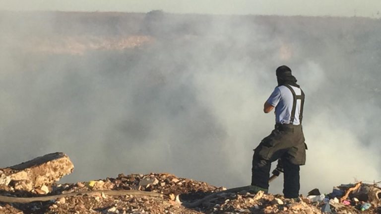 Se incendia basurero clandestino al sur de Culiacán
