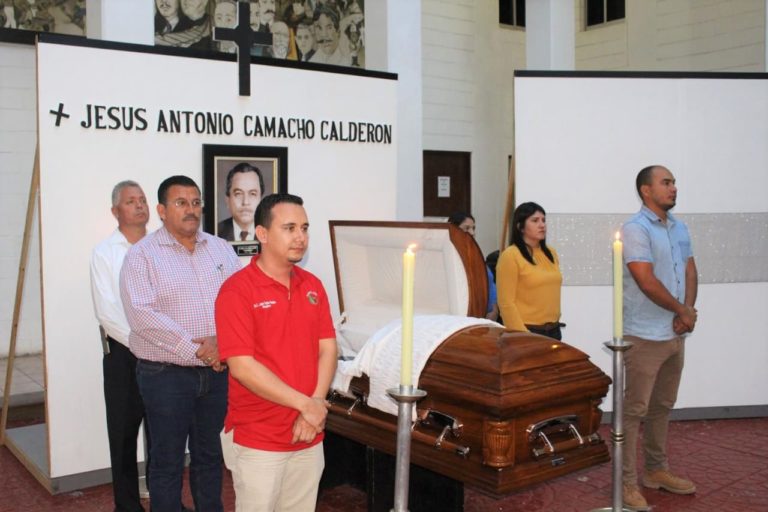 Da Navolato el último adiós al exalcalde Jesús Camacho Calderón
