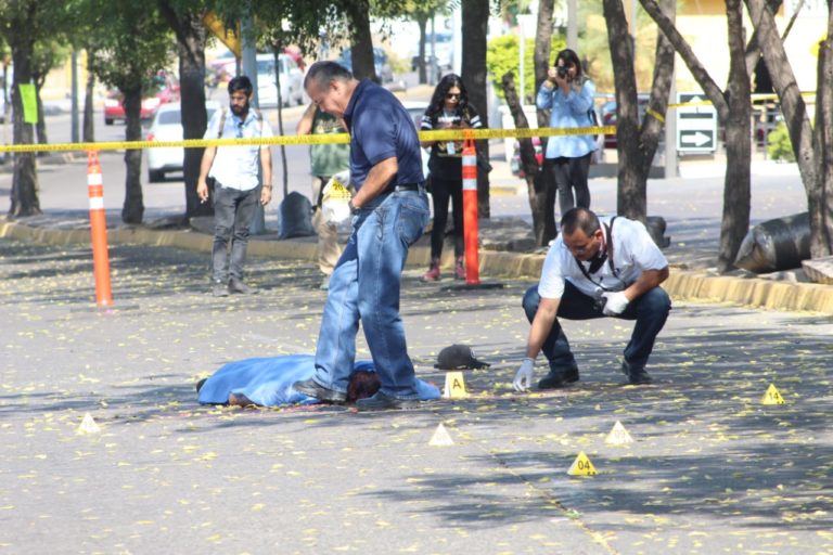 Con ‘Cuerno de Chivo’ ejecutan a joven en zona céntrica de Culiacán