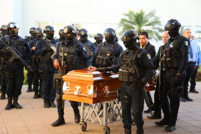 Rinden homenaje póstumo al Policía Estatal asesinado en Aguaruto