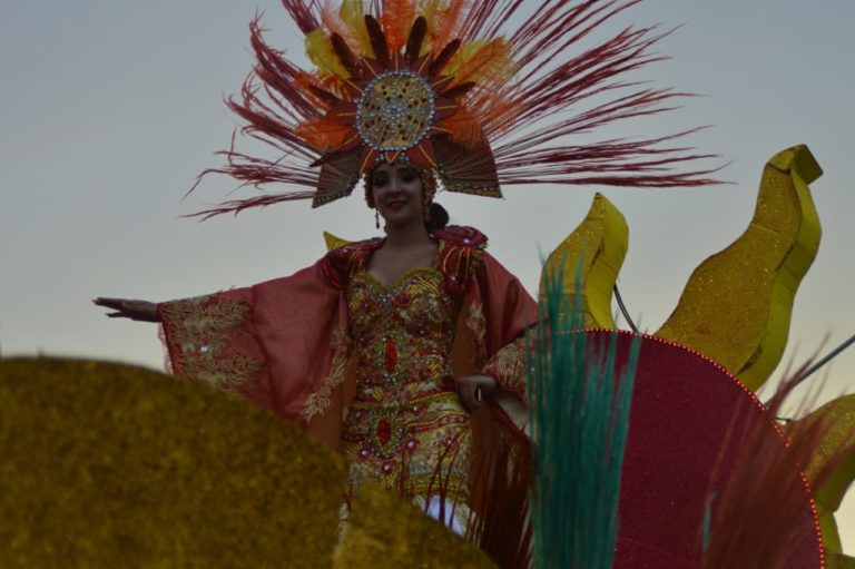 Miles disfrutan Carnaval Altata