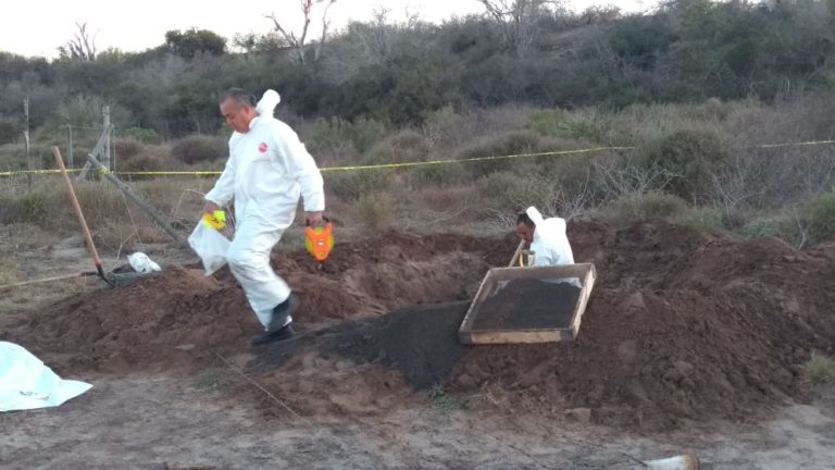 Hallan en El Tambor dos cadáveres enterrados