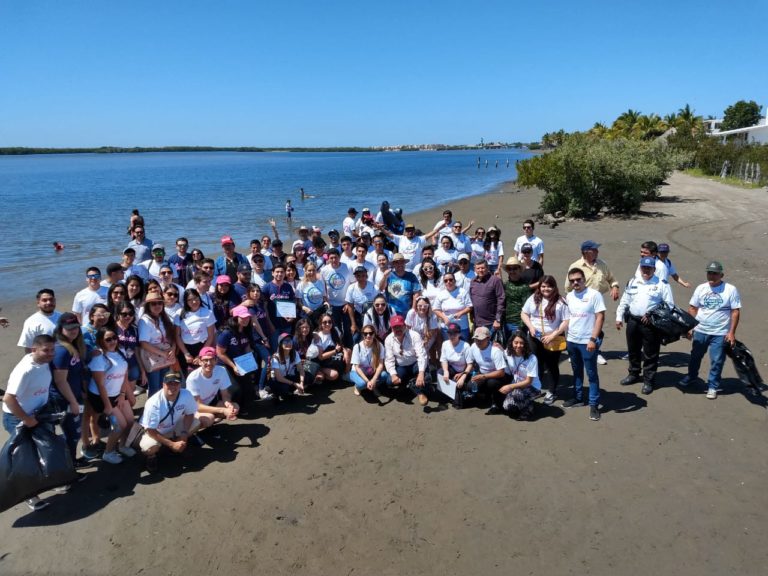 Juntan media tonelada de basura en Las Águilas, playa a certificar