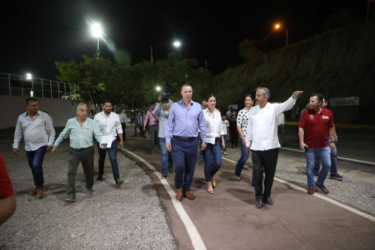 Entrega Quirino rehabilitación del velódromo de Culiacán