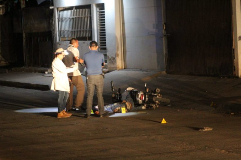 Asesinan a dos jóvenes en la ampliación Lázaro Cárdenas, Culiacán