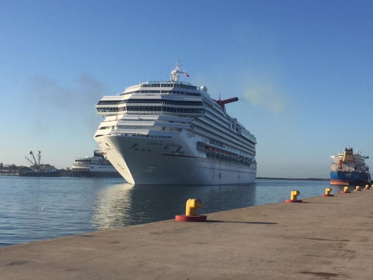 Arriban tres cruceros al puerto de Mazatlán