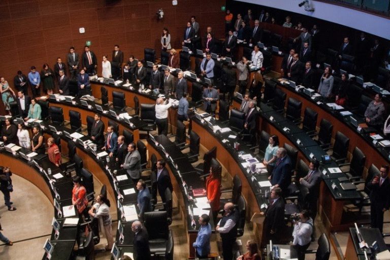 El Senado aprueba quitar el fuero al presidente y legisladores