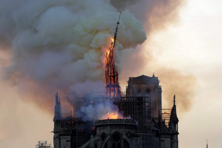 Reconstruiremos Notre Dame: Macron