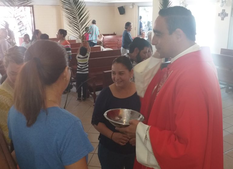 Iglesia califica este domingo de contrastes en inicio de Semana Santa