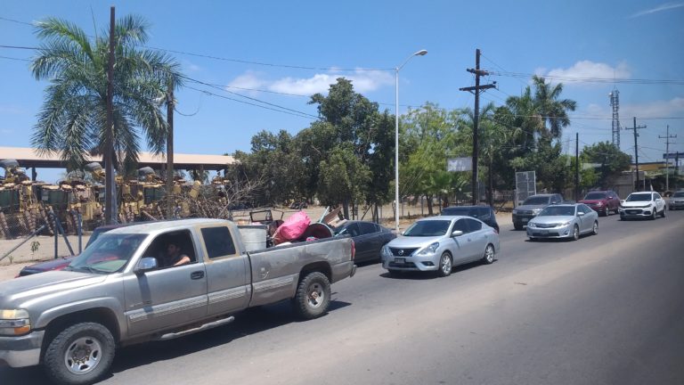 Aumenta tráfico a playas de Navolato; esperan 50 mil personas este jueves