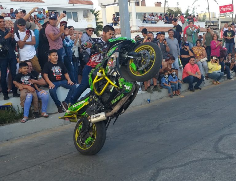 Pilotos se apoderan del Malecón de Mazatlán en Semana de la Moto
