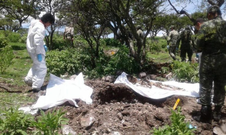Hallan 42 cuerpos en fosas clandestinas de Sonora, Sinaloa y Nayarit