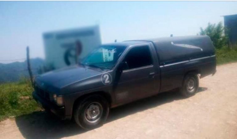 Con todo y muerto roban carroza en Estado de México