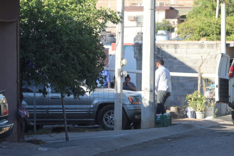 Matan a padre y hieren a su hijo a balazos en una casa de San Isidro, Culiacán