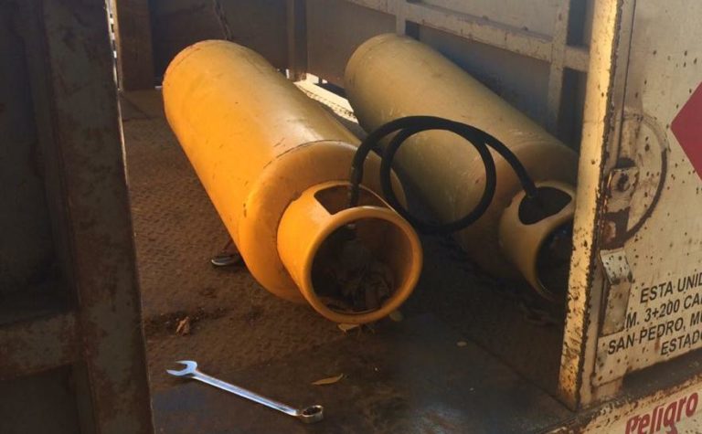 Arrestan a empleado de gasera por ‘ordeña’ clandestina abordo de camión de reparto