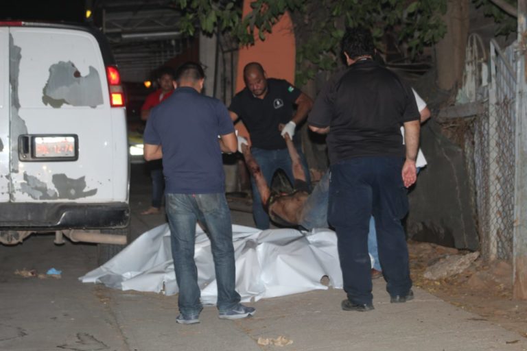 Hombre es asesinado a puñaladas en Culiacán