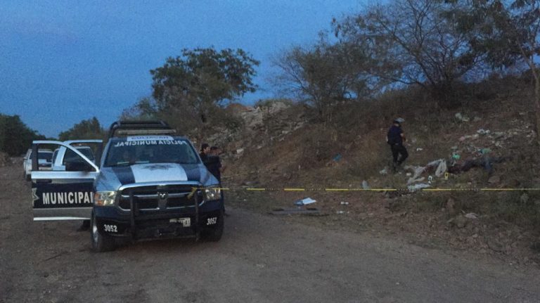 Hallan muerto a golpes a aparente indigente en ribera del río Culiacán