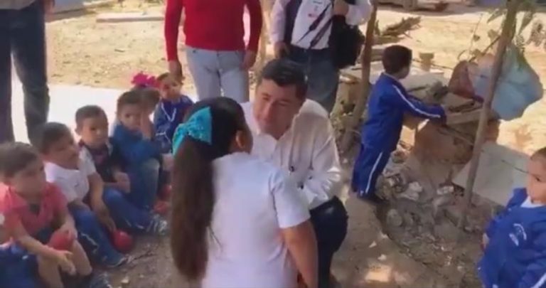 Niña señalada por alcalde de ‘obesidad espantosa’ ya no quiere ir a la escuela