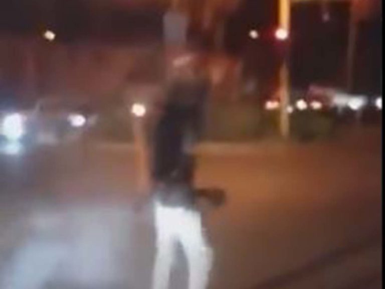 Captan a hombre disparando una bazuca en calles de Culiacán