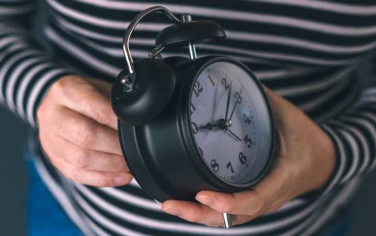 Insiste Morena en eliminar horario de verano