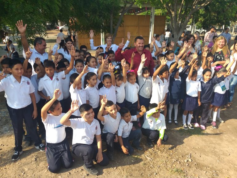 ‘Despega’ Navolato entrega de obra pública