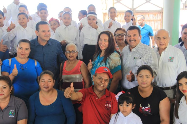 Gobierno lleva pintura textil a familias de Altata