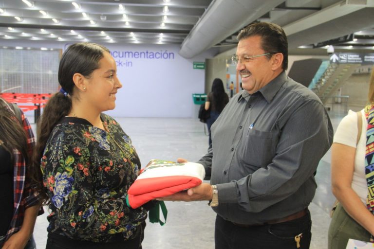 Niña genio de San Pedro, Navolato competirá contra 75 países en ciencia