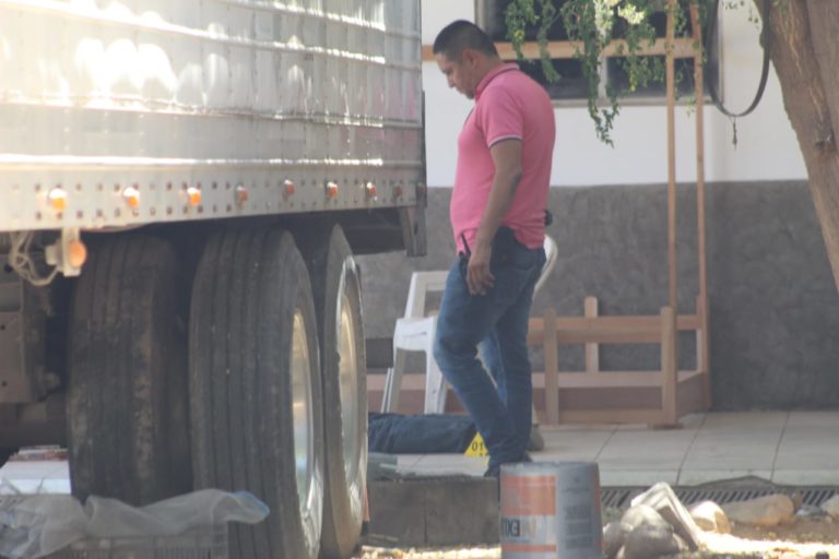 Un muerto y un herido deja ataque a balazos en yarda de la Miguel de la Madrid