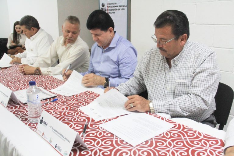 Villa Juárez por encima de la media nacional en rezago educativo