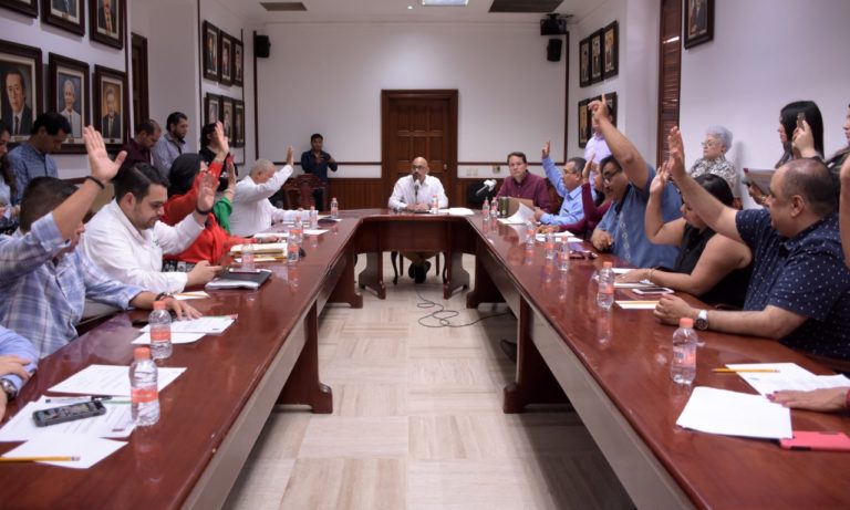 Esconde alcalde de Culiacán sesión de Cabildo; ceden terrenos a constructoras