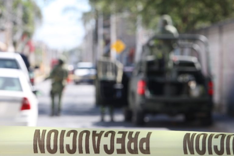 Localizan 27 cuerpos y siete cráneos en fosas clandestinas de Jalisco