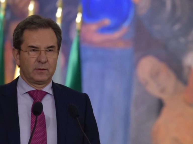 Sepultada la reforma educativa de Peña, la SEP suspende la evaluación docente