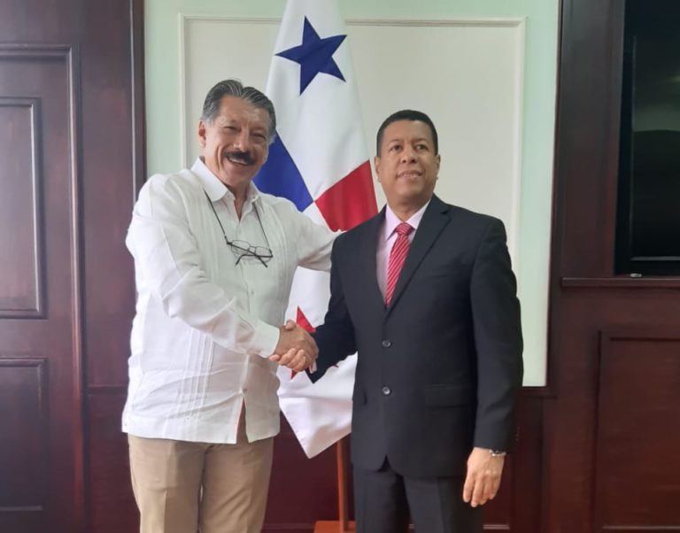 Diputado Fernando García estudia en Panamá modelo de escuela náutica mercante