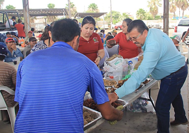 Con chicharrones y carnitas anuncian aumento al salario de recolectores de basura