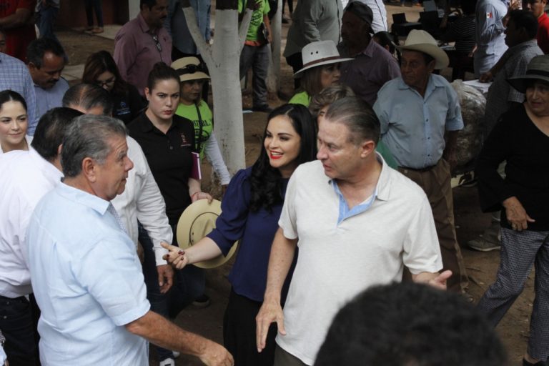 Entrega Puro Sinaloa 5 mil apoyos en Angostura