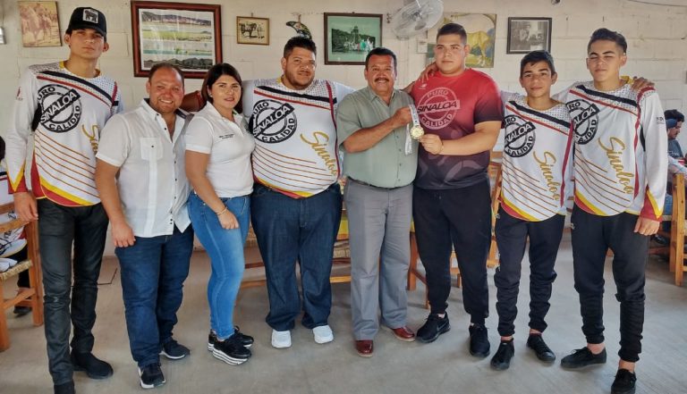 Ellos son deportistas ejemplares y los premian con beca